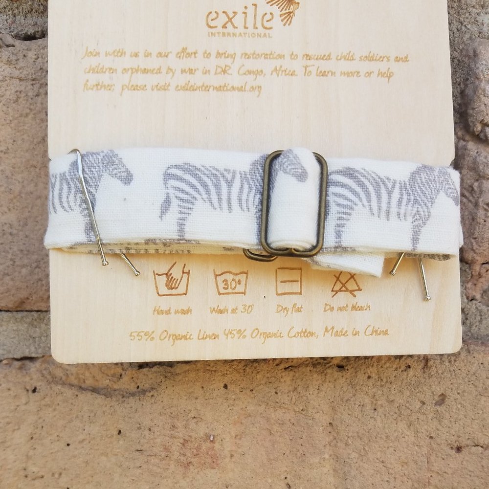 Milkbarn Organic White with Grey Linen and Cotton Zebras' Bow Tie NWOT - Picture 3 of 7